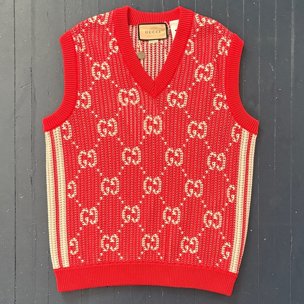 Gucci logo red and white V-neck sleeveless sweater